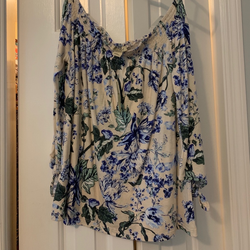 Lucky off shoulder shirt